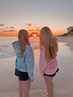 Preppy Duo Pfp, Preppy Matching Pfp, Preppy Pfp Aesthetic, Pink Palm Puff, Preppy Best Friends, Ppp Hoodies, Preppy Profile Picture, Preppy Hoodies, Preppy Besties