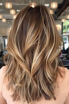 All Brown Hair, Beige Blonde Highlights, Mahogany Brown Hair, Brown Hair Ideas, Brown Hair With Blonde, Hair With Blonde Highlights, Balayage Hair Caramel, Blonde Highlights On Dark Hair, Formal Hairstyles For Long Hair