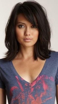 Layered Hair With Bangs, Medium Layered Haircuts, Medium Layered Hair, Medium Length Hair With Layers, Shoulder Hair, Shoulder Length Hair Cuts, Long Hair With Bangs, Haircuts For Long Hair