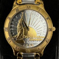 Coinwatch 1986 Statue Of Liberty Coin Dial Quartz Limited Edition 37mm Vwg 333690 Limited Edition 29/500 / 37mm X 7mm Little Tarnishing Of The Gold Plating, Little Scuffs And Scratches. Has A New Battery As Of 06/14/2024 This Limited-Edition Coinwatch Piece Features An Iconic 1986 Statue Of Liberty Coin Dial. Crafted With Stainless Steel, The Quartz Watch Has A Dimension Of 37mm X 7mm. It's A Unique Collector's Item With Only 500 Units Made, This Being The 29th Piece. Collectible Silver Watch With Subdials, Silver Collectible Watches With Subdials, Silver Analog Display Watch For Collectors, Silver Analog Display Watches For Collectors, Silver Automatic Watch For Collectors, Silver Metal Dial Watch For Collectors, Quartz Watch, Gold Plating, Statue Of Liberty