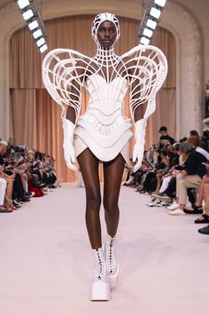 Fashion Inspired By Architecture, Winter Haute Couture, Outfit Ideas For Ocs, Fall 2022 Couture, Jean Paul Gaultier Haute Couture, 2022 Couture, Fashion Design Classes, Ideas For Ocs, Costume Carnaval