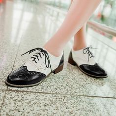 Category:Oxfords,Flats; Upper Materials:Faux Leather; Embellishment:Lace-up; Season:Spring,Fall,Winter; Heel Type:Flat Heel; Gender:Women's; Size Suggestion:standard size, select your usual size; Toe Shape:Round Toe; Style:Minimalism,Elegant,Casual; Heel Height(inch):<1; Outsole Materials:Rubber; Occasion:Party,Daily,Office; Pattern:Solid Color,Color Block; Listing Date:11/20/2023; Production mode:External procurement; 2024 Trends:Brogue,Plus Size,Vintage Shoes; Size chart date source:Provided b Party Oxfords With Brogue Detailing And Round Toe, Summer Wingtip Oxfords For Office, White Round Toe Oxfords For Party, Oxford Lace-up Shoes With Round Toe For Party, Party Lace-up Oxford Shoes With Round Toe, White Lace-up Oxfords For Office, White Pointed Toe Oxfords For Party, Retro Spring Formal Lace-up Shoes, Spring Retro Formal Lace-up Shoes