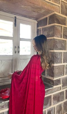 Red Saree Aesthetic, Girly Poses, Saree Aesthetic, Dress Poses, Eid Pics, Farewell Sarees, Desi Love, 21st Birthday Photoshoot