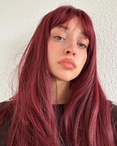 Pinkish Burgundy Hair, Red Hair Hazel Eyes Olive Skin, Red Pinkish Hair, Dark To Red Hair, Dusty Red Hair, Pinkish Red Hair, Red Hair Bangs, Berry Hair