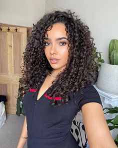 Love for my curls. 📸 : Via IG georgia.hodge #curlycare #loveforcurls #mycurls #curlyhairgirl #curlyhairs #curlyhairgang #curlyhairstyles #curlyhairday #curlyculture #naturalhair #curlyhairstyle #curlyhairgoals #curlygirlmethoduk #curlyhairgirls #curlygirlmagic #curlygirlswag Moroccan Argan Oil, Hair Food, Styling Gel, Smooth Hair