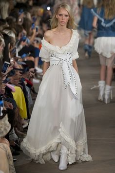 See the complete Philosophy di Lorenzo Serafini Spring 2017 Ready-to-Wear collection. Catwalk Fashion, Milano Fashion Week, Lorenzo Serafini, 가을 패션, Spring 2017, Fashion 2017