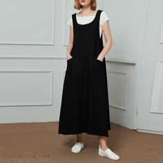 "★★FEATURES 50% linen, 50% cotton Two pockets No lining Scoop neckline Sleeveless dress A-line dress pinafore dress Loose fit dress Midi dress Perfect for summer,spring,autumn ★★ The model's height approx 170cm (5′ 7″) with the 84 cm (33\") bust, 66 cm (26\") waist. She is wearing in the size XS. ★★ Bespoke Order Service If you Request other color Request the length Your height is not between 155 cm- 172 cm Your weight is over 75 kg I can do it for you, It will need some extra fee depending on o Casual Black Sleeveless Dress With Pockets, Black Midi Dresses With Side Pockets, Black A-line Dresses With Pockets, Black Sleeveless Dress With Pockets, Black Workwear Dress With Side Pockets, Spring Black Pinafore Dress For Work, Black Sleeveless Dress With Slip Pockets, Black Spring Pinafore Dress For Work, Black Cotton Dress With Side Pockets