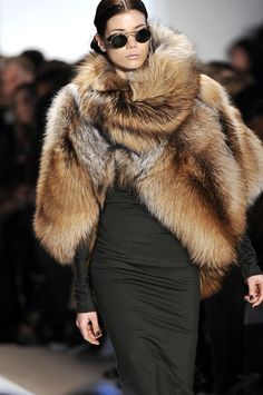 Oh, I Want This Fur Cape, Fabulous Furs, New York Fall, Winter Mode, Fur Fashion, Beauty And Fashion, Glam Fashion, New York Fashion Week, Men Fashion