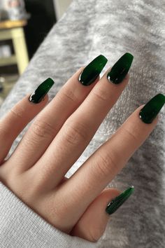 15 Drool-Worthy Fall Nail Colors For Pale Skin Tones That SLAY! Green Acrylic Nails, Dark Green Nails, Homecoming Nails Acrylic, Grunge Nails, Green Nail, Jelly Nails, Homecoming Nails, Prom Nails, Fire Nails