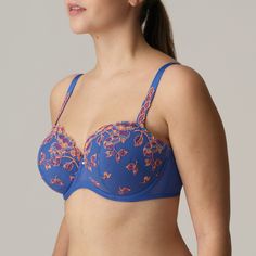 Preformed balcony bra with padded cups and a horizontal cut. Blue Eyes is a joyful sky blue color with fluorescent orange details and a touch of glitter. Giving your fall wardrobe a floral note, these are colors that make you feel happy. Mousse Cups, Eye D, Fluorescent Orange, Swimsuit Sale, Balcony Bra, Low Neckline, Balconette Bra, Swimwear Sale, Lingerie Collection