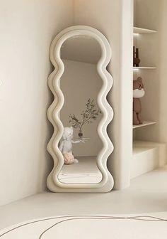 Modern Reflections: Contemporary Twist with Wavy Mirrors Bedroom Nordic, Wavy Mirror, Wooden Mirror Frame, Body Mirror, Living Room Mirrors, Mirror Designs, Floor Mirror