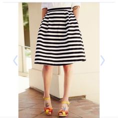 Nwt. Size 24 Chic Full Skirt In Striped Color, Chic Striped Full Skirt, Chic Black And White Skirt For Spring, Fashion 60s, Indie Clothes, Midi Flare Skirt, Stripe Skirt, Cotton Skirt, Lookbook Outfits