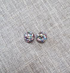 Rainbow Glitter Earrings / Resin Confetti Studs / Sparkly Earrings / 12mm / Retro Style Jewelry / Gi Silver Glitter Round Earrings, Multicolor Round Clip-on Earrings, Glitter Round Earrings For Gifts, Kawaii Hair Clips, Rainbow Choker, Glitter Stud Earrings, Rainbow Confetti, Earrings Kawaii, Earrings Resin