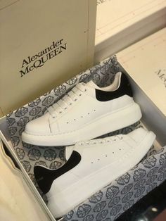 Expensive Sneakers, Alexander Shoes, Sneakers Alexander Mcqueen, Designer Sneakers Women, Elegant Sneakers, Mc Queen