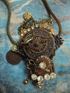 Steampunk Clothes, Punk Jewellery, Steampunk Inspiration, Clock Necklace, Steampunk Fantasy, Steampunk Ideas, Steampunk Couture, Mode Steampunk, Steampunk Clock