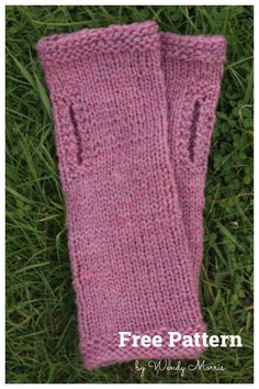 a pink knitted mitt laying on top of green grass with the text, free pattern