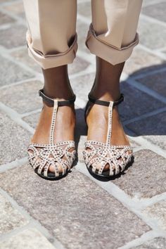 <3 Zara Sandals, Street Style Shoes, Shoes Photo, Stylish Sandals, On The Ground