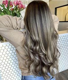 Blonde And Dark Brown Balayage, Hair Color For Dark Hair With Highlights, Money Pice Blond Hair, Hair Dye Ideas For Light Skin, Bright Highlights On Dark Hair, Full Head Of Highlights On Dark Hair, Baby Lights Beige, Root Touch Up Blonde Highlights, Highlights With Dimension