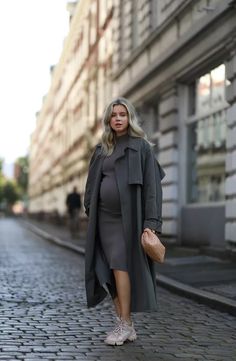 21 Stylish Maternity Outfits You’ll Actually Want to Wear Comfy Maternity Outfits, Bodycon Outfits, Mother Of Two, Maternity Outfits, Cropped Leather Jacket, Maternity Style, Stylish Maternity, Style Savvy