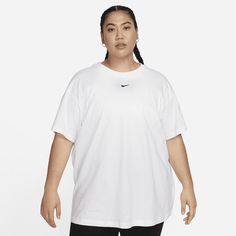 Say hello to your go-to cotton tee. Slightly dropped shoulder seams and a loose fit make it comfortable enough to wear around the house yet elevated enough to wear out in the city. Women Lifestyle, Look Stylish, Plus Size Swimwear, Nike Sportswear, Say Hello, Cotton Tee, Nike Women, The House, The City