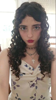 Rococo Hairstyles, Doll Hairstyles, Really Curly Hair, Natural Curly Hair Cuts, Hair Inspiration Long, Cute Makeup Looks, Model Inspo, Permed Hairstyles, Curly Hair Cuts