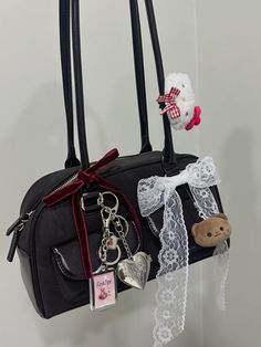 Decorated Bags, Inside My Bag, Oil Bag, Girly Bags, Fancy Bags, Bags Aesthetic, Pretty Bags, Essential Bag, Cute Bags