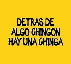 a yellow background with the words detras de algo chinon hay una chiga