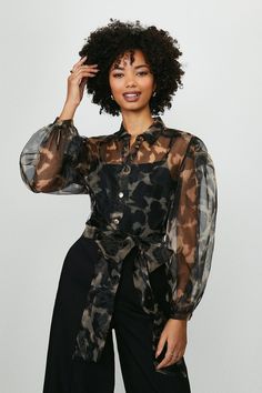 Walk on the wild side with this animal printed long sleeve top. Imagined in sheer organza and finished with an oversized bow for a feminine flourish, it's the perfect top for the urban jungle and beyond. Organza Tops Designs, Organza Blouse Outfit, Organza Top Outfit, Dubai Bling, Organza Tops, Organza Suits, Printed Organza, Organza Shirt, Organza Blouse