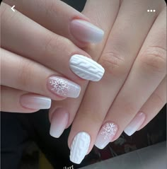 White Sweater Nails Acrylic, Dip Powder Nails With Designs Winter, Ombre Sweater Nails, Sweater Snowflake Nails, Nails Christmas Snowflake, Christmas Nails With Sweater Nail, Snowmen Nails Design, Blue Ombre Winter Nails, Winter Nail Ideas White