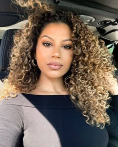 Side Braid With Curls, Dyed Curly Hair, Highlights Curly Hair, How To Curl Short Hair, Blonde Curly Hair, Colored Curly Hair, Dyed Natural Hair, Pinterest Hair, Braids With Curls