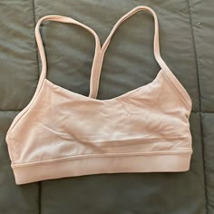 Flow Y Bra Nulu Light Support Never Worn Lulu Wishlist, Lulu Outfits, Weekly Outfits, Cute Preppy Outfits, Simple Trendy Outfits, Preppy Outfits, Sports Bras, Shopping List, Pretty Outfits