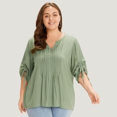 BloomChic Plus size clothing for women. You'll actually want to wear. Shop women's clothing sizes 10-30. With new styles added daily, you'll always find something to love. Free shipping on order $69. Free return for first order. Just shop now. Season:Fall Baggy Tops, Blouse Man, Womens Trendy Tops, Love Free, Cute Blouses, Plus Size Clothing For Women, Womens Clothing Sizes, Trendy Tops, Sleeve Detail