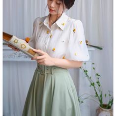 <Size>



 Small size


 Length: 52cm




 Shoulder width: 34cm

 Bust: 94cm




 Sleeve length: 30cm







 Medium size


 Length: 53cm




 Shoulder width: 35cm

 Bust: 98cm




 Sleeve length: 31cm












 <Material>



 polyester






 ＜Model wearing＞



 Wearing size



 Small size




 Model Dimensions



 Height: 169cm

 Weight: 48kg Feminine Floral Embroidery Blouse For Workwear, Workwear Blouse With Floral Embroidery, Elegant Spring Blouse With Floral Embroidery, Fitted Floral Embroidery Blouse For Work, Fitted Floral Embroidered Blouse For Work, Feminine Fitted Blouse With Floral Embroidery, Spring Workwear Blouse With Floral Embroidery, Fitted Feminine Blouse With Floral Embroidery, Elegant Floral Embroidered Summer Shirt