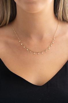 Daily Wear Necklace Gold, Minimal Gold Necklace Indian, Gold Chain Designs For Women Daily Use, Simple Gold Chain Designs For Women, Rose Gold Diamond Necklace, Diamond Necklace Simple, Neck Pieces Jewelry, Feminine Necklace