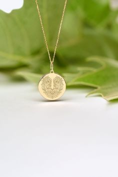 If you wish we can personalize your 14K Solid Gold Green Man Necklace. A Dainty and unique gift for graduations, Birthdays, Weddings and Anniversaries! ● MATERIAL 14k SOLID GOLD ● Chain Length or Without Chain - Without Chain - 40 cm / 16 inches - 45 cm / 18 inches - 50 cm / 20 inches ● PENDANT SIZE [The jump ring (bail) is not included in the measurements] - 13 mm / 0.51 Inches diameter - 14 mm / 0.55 Inches diameter - 15.3mm / 0.6 Inches diameter - 16.5mm / 0.65 Inches diameter - 19 mm / 0.75 Traditional Jewelry With Engraving Option For Gift, Traditional Jewelry With Engraving Option As Gift, Traditional Engraved Necklace For Personalized Gift, Traditional Engraved Jewelry As Gift, Spiritual Engraved Necklaces For Personal Use, Bohemian Engraved Necklaces For Anniversary, Engraved Round Pendant Necklace For Personal Use, Man Necklace, Solid Gold Chains