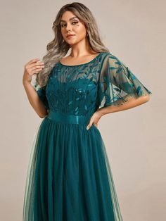 Green Dresses Plus Size, Dark Green Dresses, Flowy Prom Dresses, Prom Dress With Sleeves, Leave Design, Short Sleeve Bridesmaid Dress, Summer Evening Dress, Cap Sleeve Prom Dress, Maxi Prom Dress