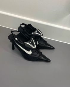 Ancuta Sarca, Nike Heels, Nike Football Boots, Mode Shoes, Dr Shoes, Shoes Outfit Fashion, Funky Shoes, Aesthetic Shoes, Mode Inspo