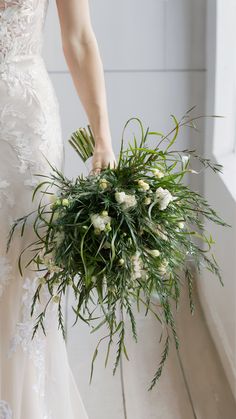 Unique Bear Grass for Greenery Wedding Bouquets Woodsy Bridal Bouquet, Unique Wedding Bouquets Creative, Creative Bouquet Ideas, Forest Wedding Bouquet, Grass Flower Bouquet, Fern Bouquet, Ranunculus Bouquet, Unique Wedding Bouquet, Greenery Wedding Bouquet