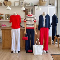 Minimalist Wardrobe Women, White And Blue Outfits, Red White And Blue Outfits, Blue Outfits, Parisian Chic Style, Classic Style Outfits, J Crew Style, Fashion Capsule