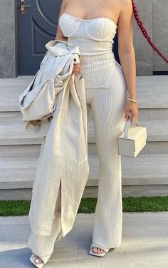 Mules Outfit, Elegant Tank Tops, Trajes Kylie Jenner, White Mules, Mule Sandals, Summer Knitting, Heidi Klum, Kylie Jenner, Tube Top