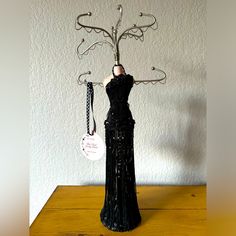 Nwt Black Beaded Wire Rack Jewelry Stand. Perfect For Necklaces, Jewelry, Bracelets, And Rings Apple Watch Silver, Faux Fur Bucket Hat, Doll Design, Bracelets And Rings, Spa Headband, Havana Brown, Jewelry Tree, Necklaces Jewelry, Jewelry Stand