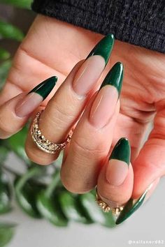 Our favorite fall and winter nail trend? Dark green nail designs! We’re sharing 27+ gorgeous dark green nail ideas, whether you’re looking for emerald nails, forest green nails, or any other dark green nail inspiration. Whether you’re looking for short, acrylic, almond, or more, we have the perfect green nails for 2024 fall nails and 2025 winter nails. Autumn nails Nail Designs Emerald, Dark Green Nail Designs, Dark Green Nail, Dark Green Nail Polish, Anniversary Nails, Classy Nail Art, Emerald Forest, Nails Autumn