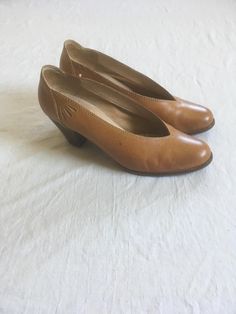 vintage 1980s high heel shoes Nine West Made in Brazil tan leather man made sole rubber heel cap v vamp 3 cut out tear drops on sides (backed by leather) good vintage condition w/light wear fade, marks, fray fit (me) true to size, see below measures,  insole-9 3/4" sole toe to heel cap-8 3/4" width-3 1/4" heel-2 1/2" total height-5" Vintage Heels With 4-inch Heel And Round Toe, Retro Closed Toe Heels With Stacked Heel, Vintage Block Heel Medium Width Heels, Vintage Block Heel Heels Medium Width, Vintage Block Heel Heels With Medium Width, Vintage Block Heels Medium Width, Retro Heels With Pointed Toe Medium Width, Vintage Heels With 4-inch Heel And Medium Width, Retro Almond Toe Heels Medium Width