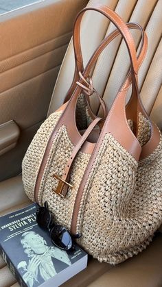 Orion Carloto, Woven Beach Bags, Blanket Knitting, Straw Bags, Purse Accessories, Baby Booties