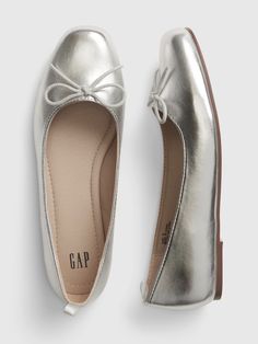 Silver Ballet Flats Outfit, Ballerina Shoes Outfit, Ballet Flats Aesthetic, August Collage, Ballet Flat Outfits, Ballerina Flats Outfit, Church Shoes, Wicked Costumes, Cut Shoes