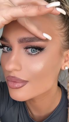 White Outfit Makeup, Hooded Eyelid Makeup, Night Out Eye Makeup, Eye Makeup Hooded Eyes, Eyelid Makeup, Makeup Hooded Eyes, Makeup For Hooded Eyelids, Hooded Eyelids, Hacks Makeup