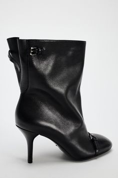 ROUND TOE LEATHER ANKLE BOOTS