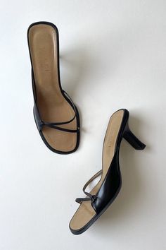 Tom Ford 90s, Gal Clothes, Simple Black Heels, Gucci By Tom Ford, Fashion Footwear, Sandal Heels, Aesthetic Shoes