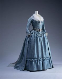 Robe à l’Anglaise | c. 1785 A dress of a blue and pale blue... Rainbow Wardrobe, 1780s Fashion, Period Dresses, Historical Garments, Antique Dresses