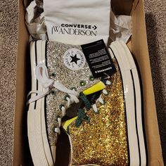 Nib Converse Glitter Jw Anderson Platform. Both Green And White Shoe Laces. Dust Bag Included. M6/W8. Smoke Free Home. Converse Glitter, Converse Bag, Converse Gold, White Shoe, Shoe Fits, Jw Anderson, Womens Converse, White Shoes, Converse Shoes